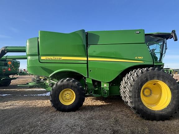 Image of John Deere S780 equipment image 1