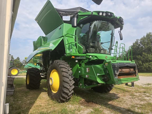 Image of John Deere S780 equipment image 4