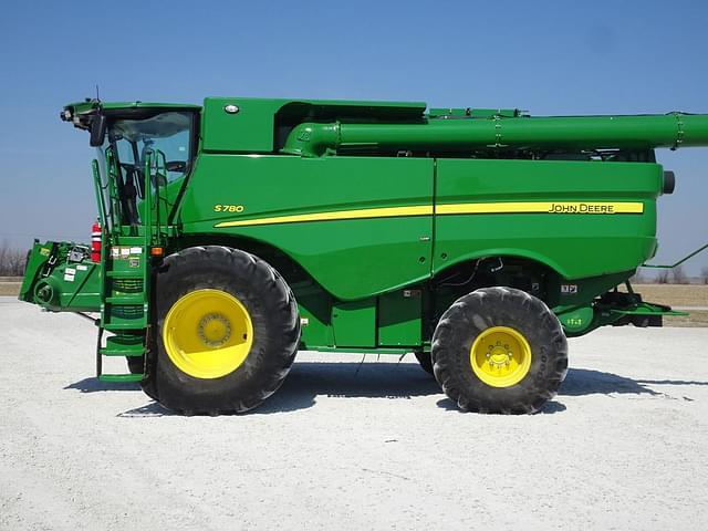 Image of John Deere S780 equipment image 2