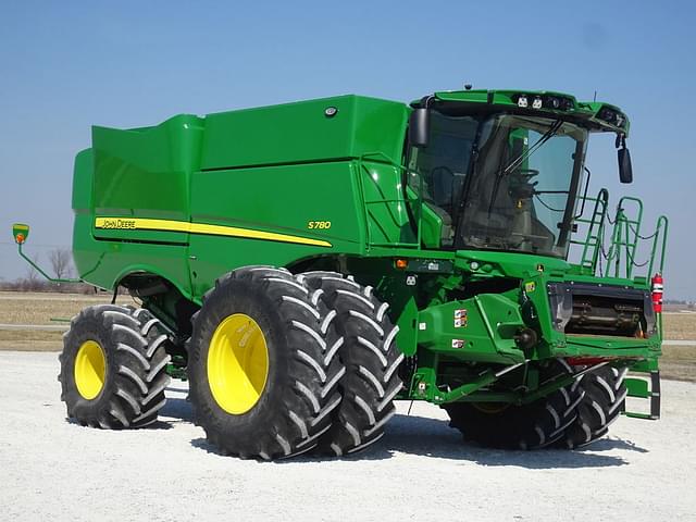 Image of John Deere S780 equipment image 1