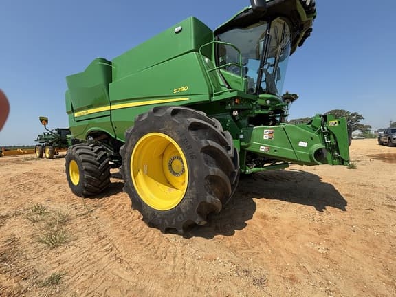 Image of John Deere S780 equipment image 4