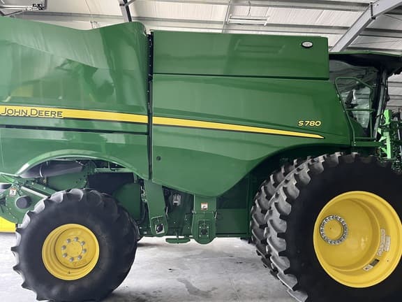 Image of John Deere S780 equipment image 2
