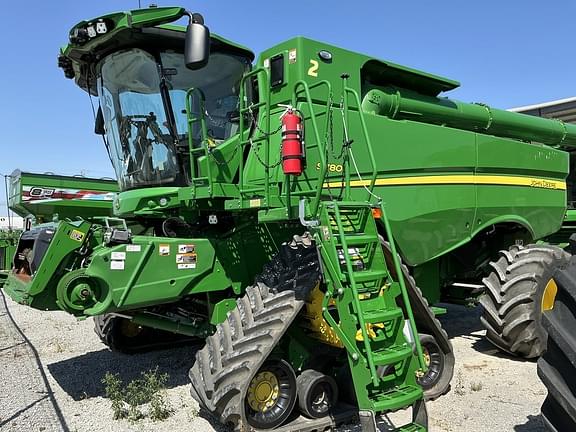 Image of John Deere S780 equipment image 1