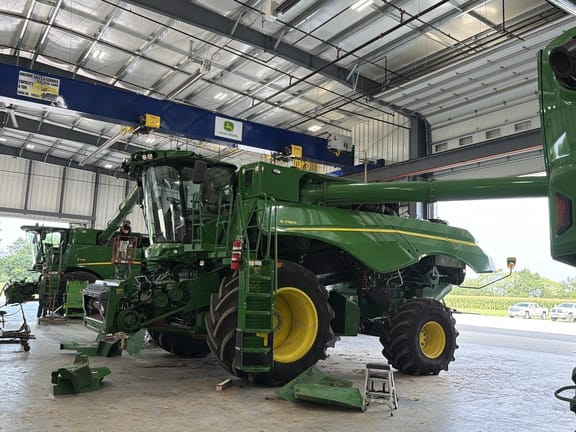 2023 John Deere S780 Equipment Image0