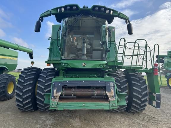 Image of John Deere S780 equipment image 1