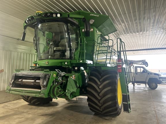 Image of John Deere S780 equipment image 1