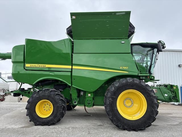 Image of John Deere S780 equipment image 2