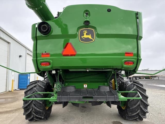 Image of John Deere S780 equipment image 4