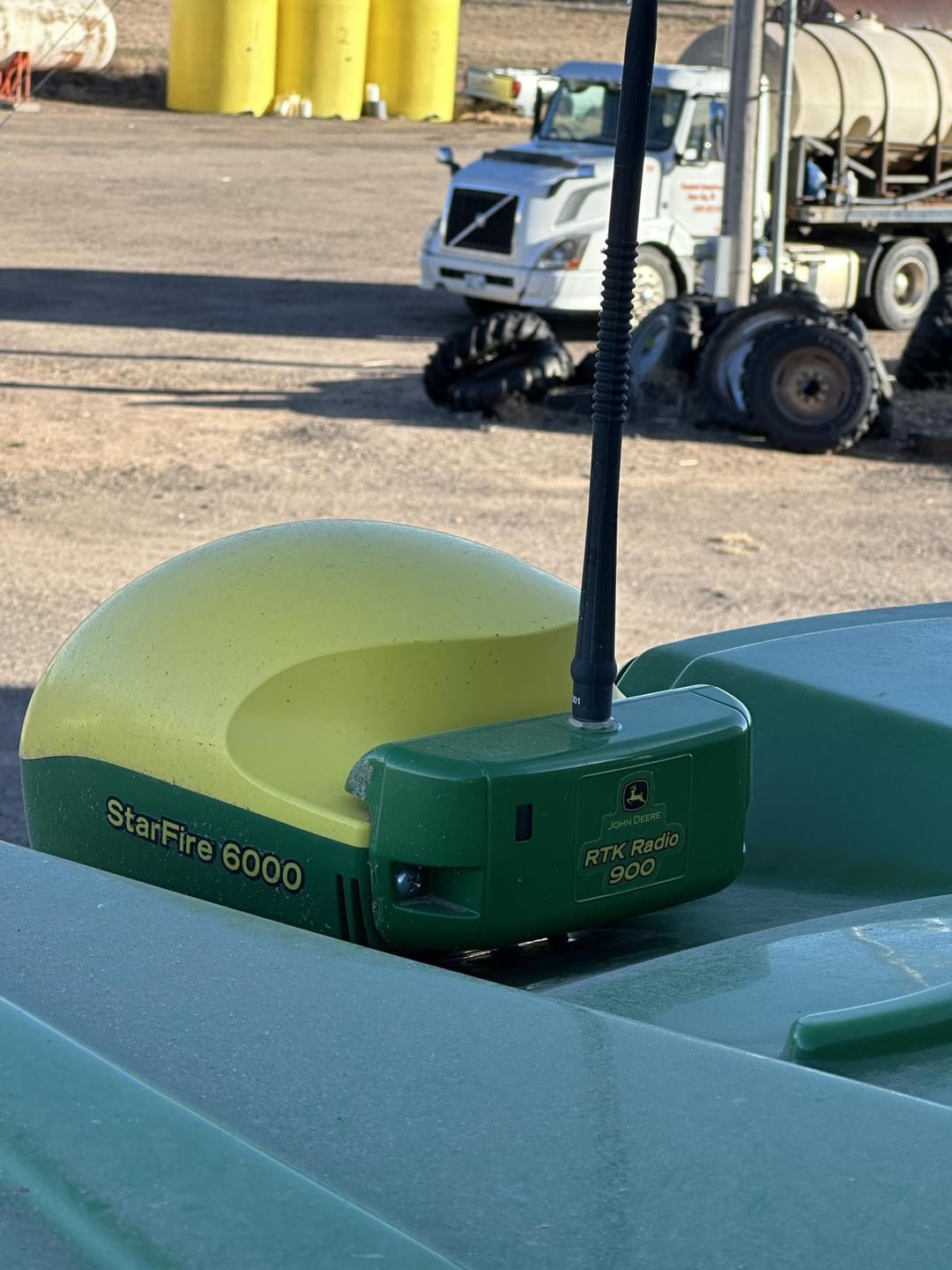 Image of John Deere S780 Image 1