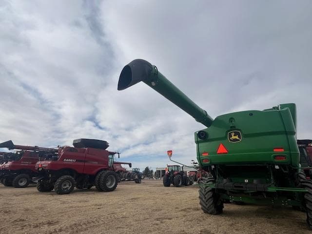 Image of John Deere S780 equipment image 3