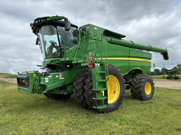 2023 John Deere S780 Equipment Image0