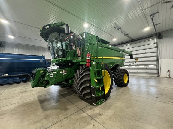 2023 John Deere S780 Equipment Image0