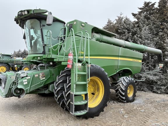 Image of John Deere S780 equipment image 1