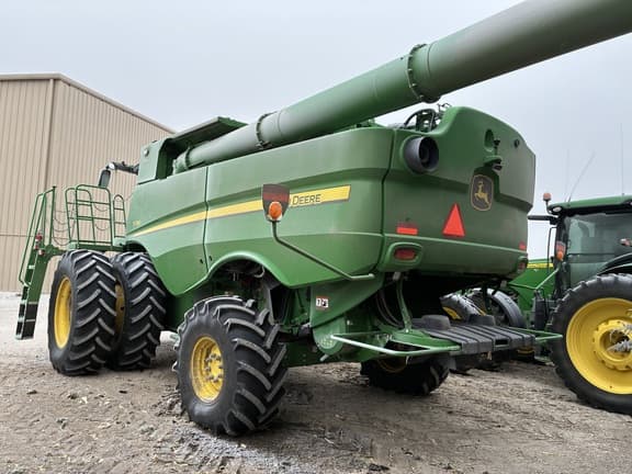 Image of John Deere S780 equipment image 2