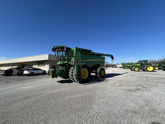 Image of John Deere S780 equipment image 1