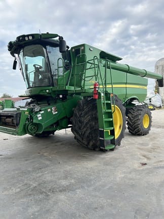 2023 John Deere S780 Equipment Image0