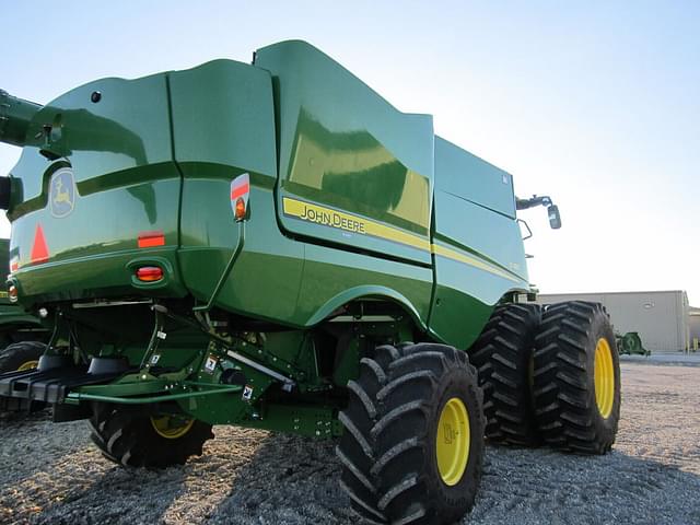 Image of John Deere S780 equipment image 1