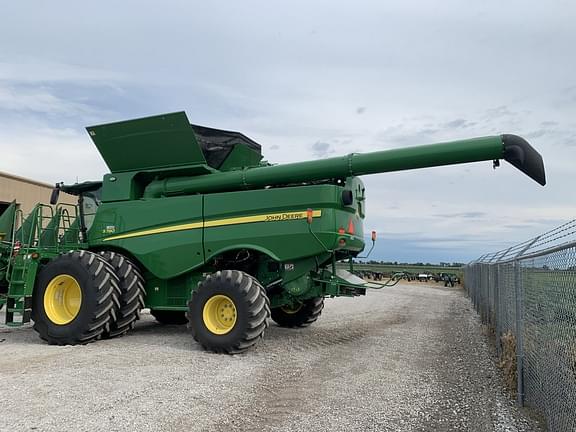 Image of John Deere S780 equipment image 1