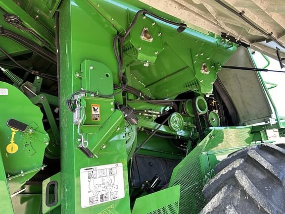 Image of John Deere S780 equipment image 2