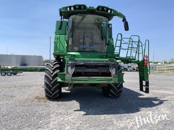 Image of John Deere S780 equipment image 1