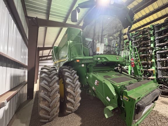 Image of John Deere S780 equipment image 1