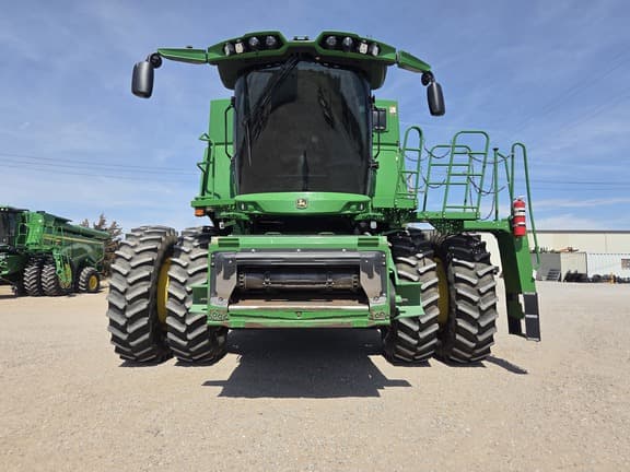 Image of John Deere S780 equipment image 2