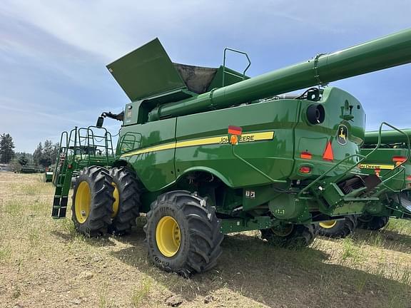 Image of John Deere S780 equipment image 1