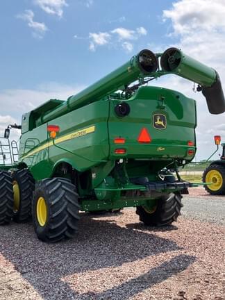 Image of John Deere S780 equipment image 4