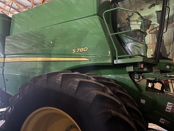 Image of John Deere S780 equipment image 1