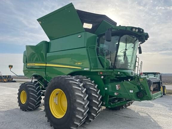 Image of John Deere S780 equipment image 2