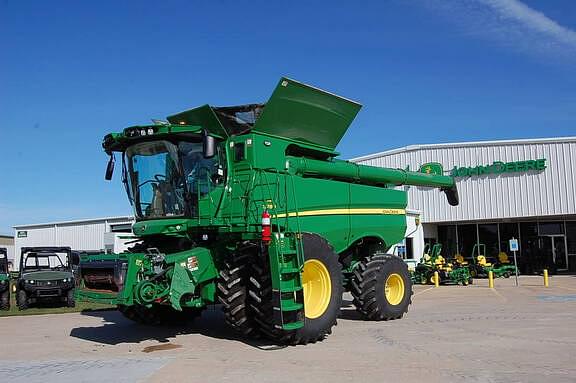 Image of John Deere S780 equipment image 1