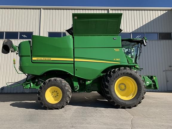 Image of John Deere S780 equipment image 1