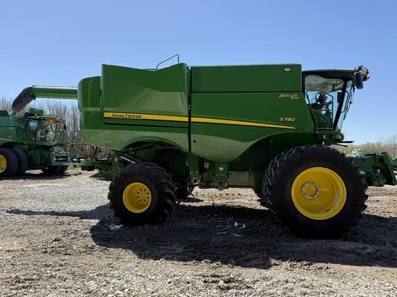 Image of John Deere S780 equipment image 4