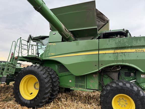 Image of John Deere S780 equipment image 1