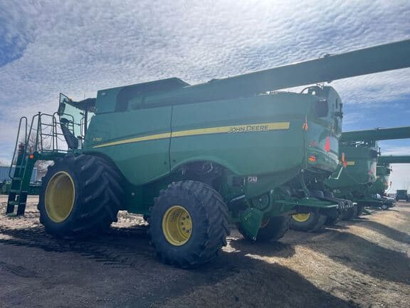 Image of John Deere S780 equipment image 1