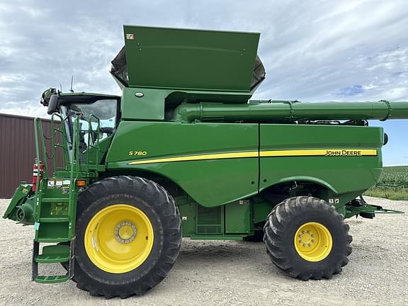 Image of John Deere S780 equipment image 4