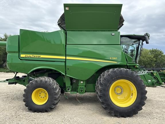 Image of John Deere S780 equipment image 2