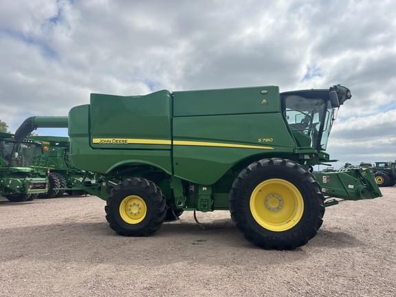 Image of John Deere S780 equipment image 1