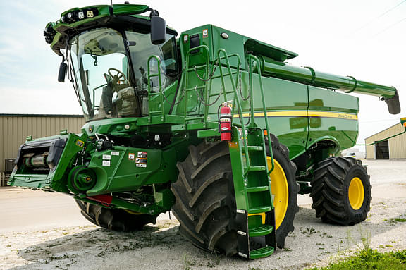 Image of John Deere S780 equipment image 1