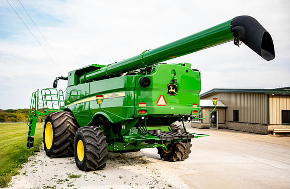 Image of John Deere S780 equipment image 4