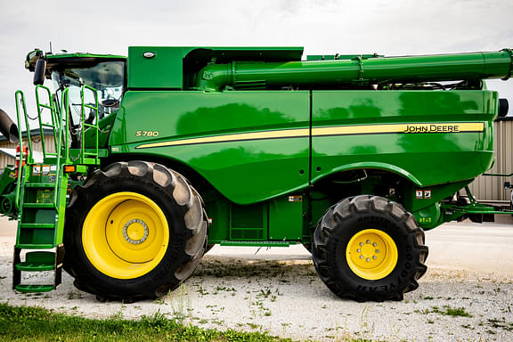 Image of John Deere S780 equipment image 2