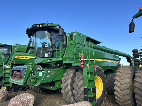 Main image John Deere S780