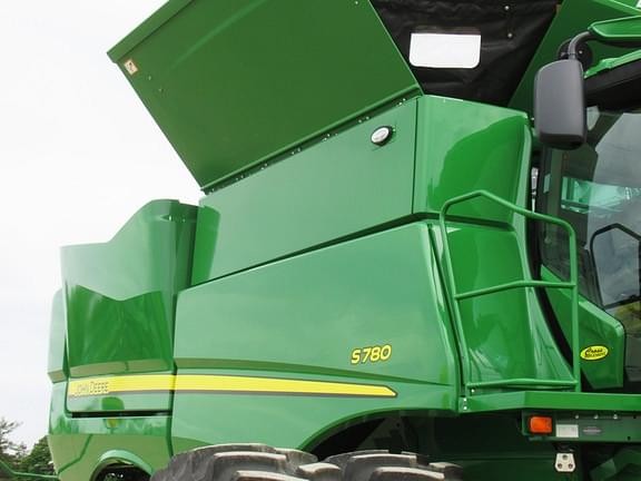 Image of John Deere S780 equipment image 2