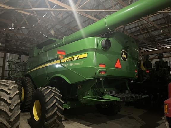 Image of John Deere S780 equipment image 1
