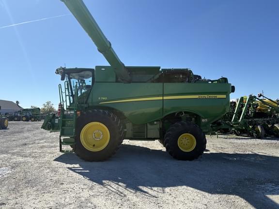 Image of John Deere S780 equipment image 1