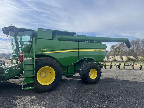 Image of John Deere S780 equipment image 1