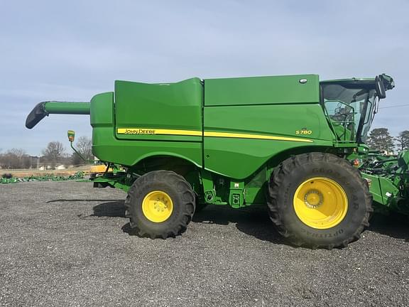 Image of John Deere S780 equipment image 2