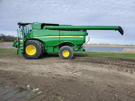 Image of John Deere S780 equipment image 1