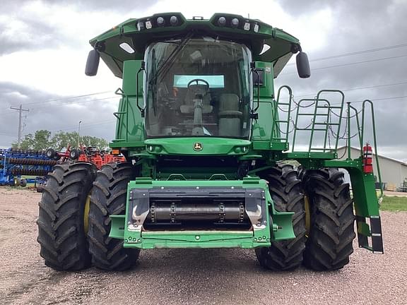 Image of John Deere S780 equipment image 1