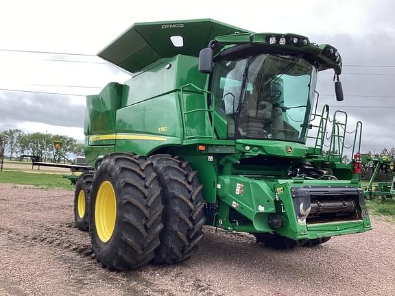 Image of John Deere S780 equipment image 2